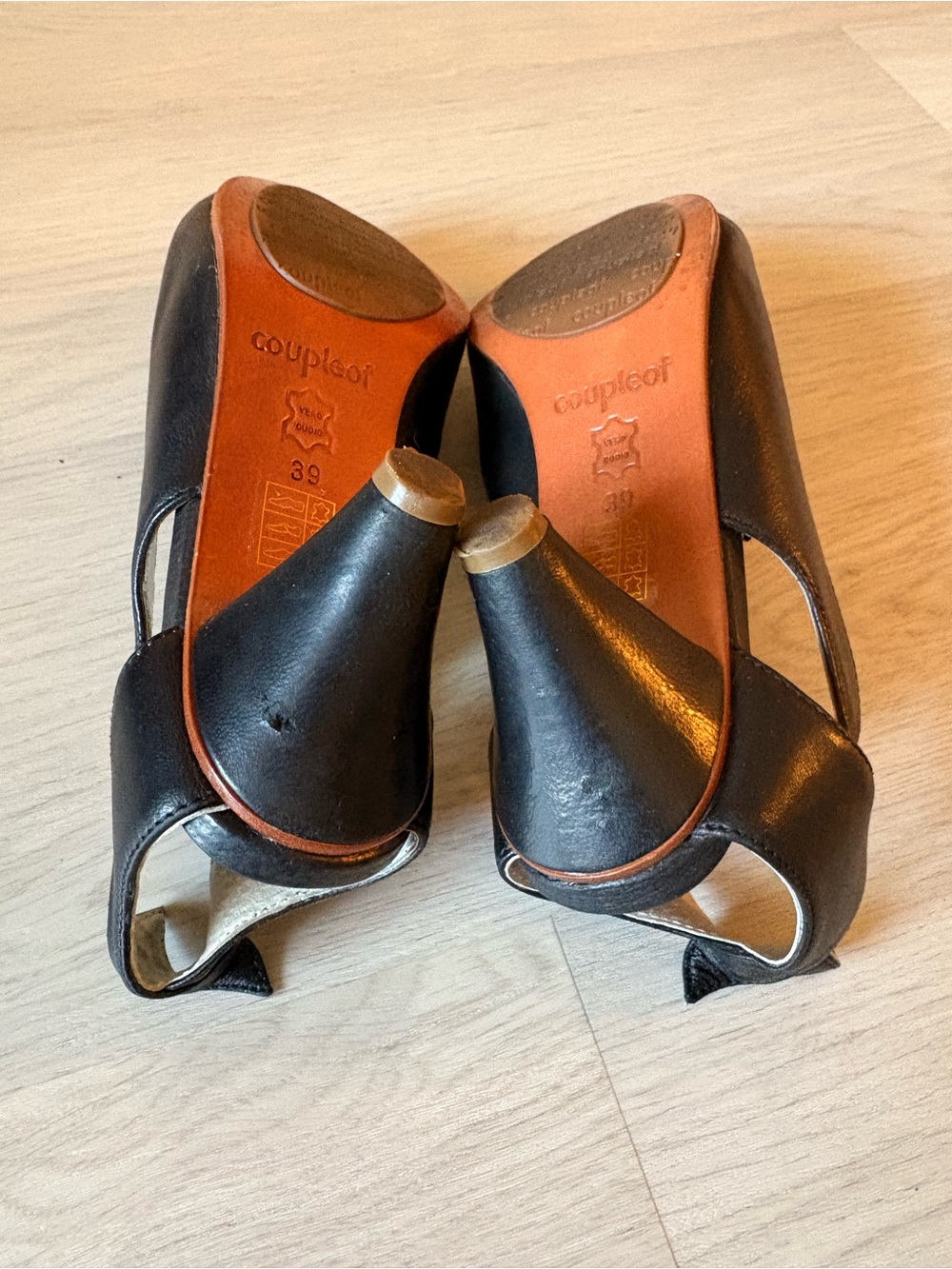 Unique Coupleof black leather dress shoes. - Picture 8 of 10